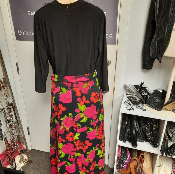 Dress - Picture 5 of 5